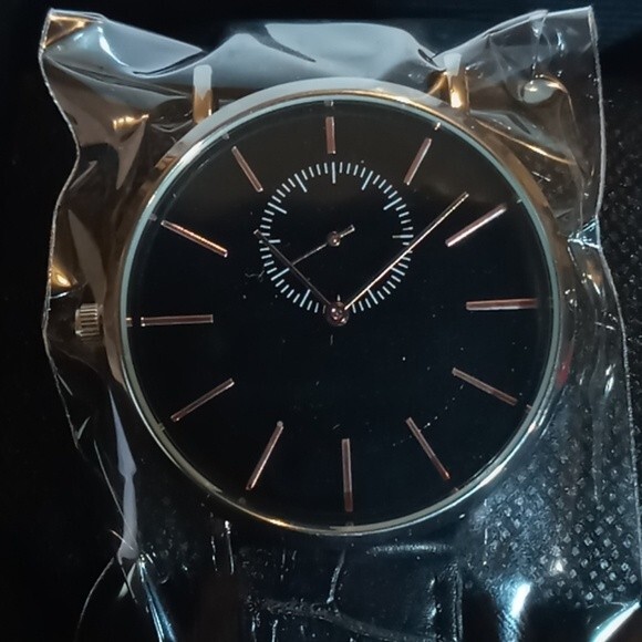 Black faced unisex watch NIB - Picture 2 of 4